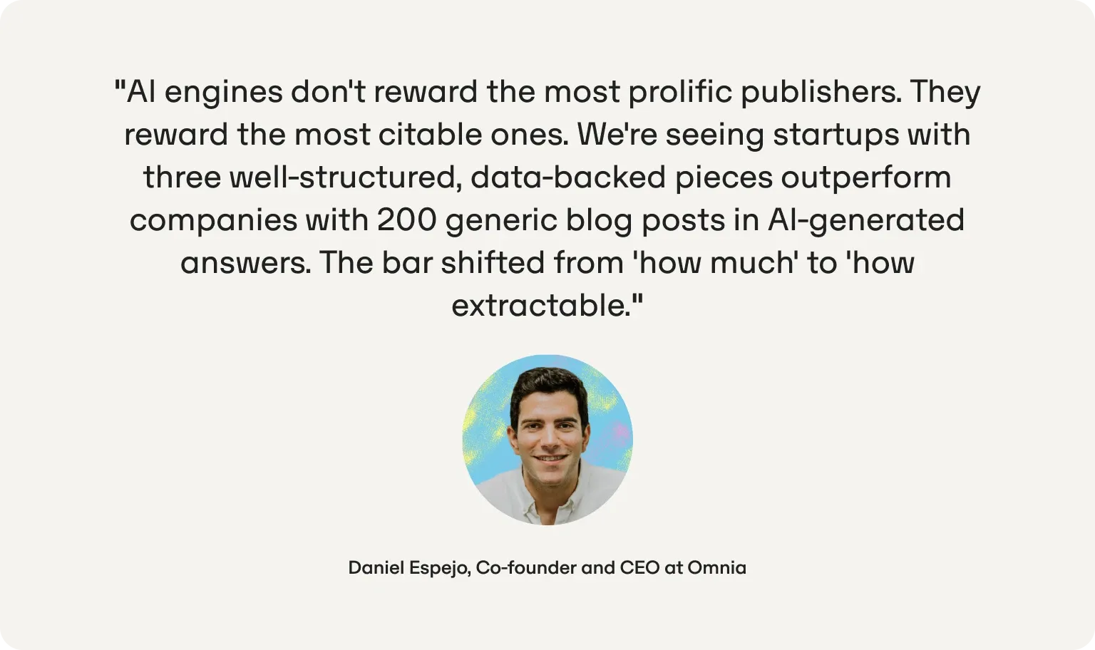 Cita de Daniel Espejo, cofundador y CEO de Omnia: «Los motores de IA no premian a quien más publica, sino a quien es más citable». Startups con tres piezas bien estructuradas y basadas en datos superan a empresas con 200 artículos genéricos
