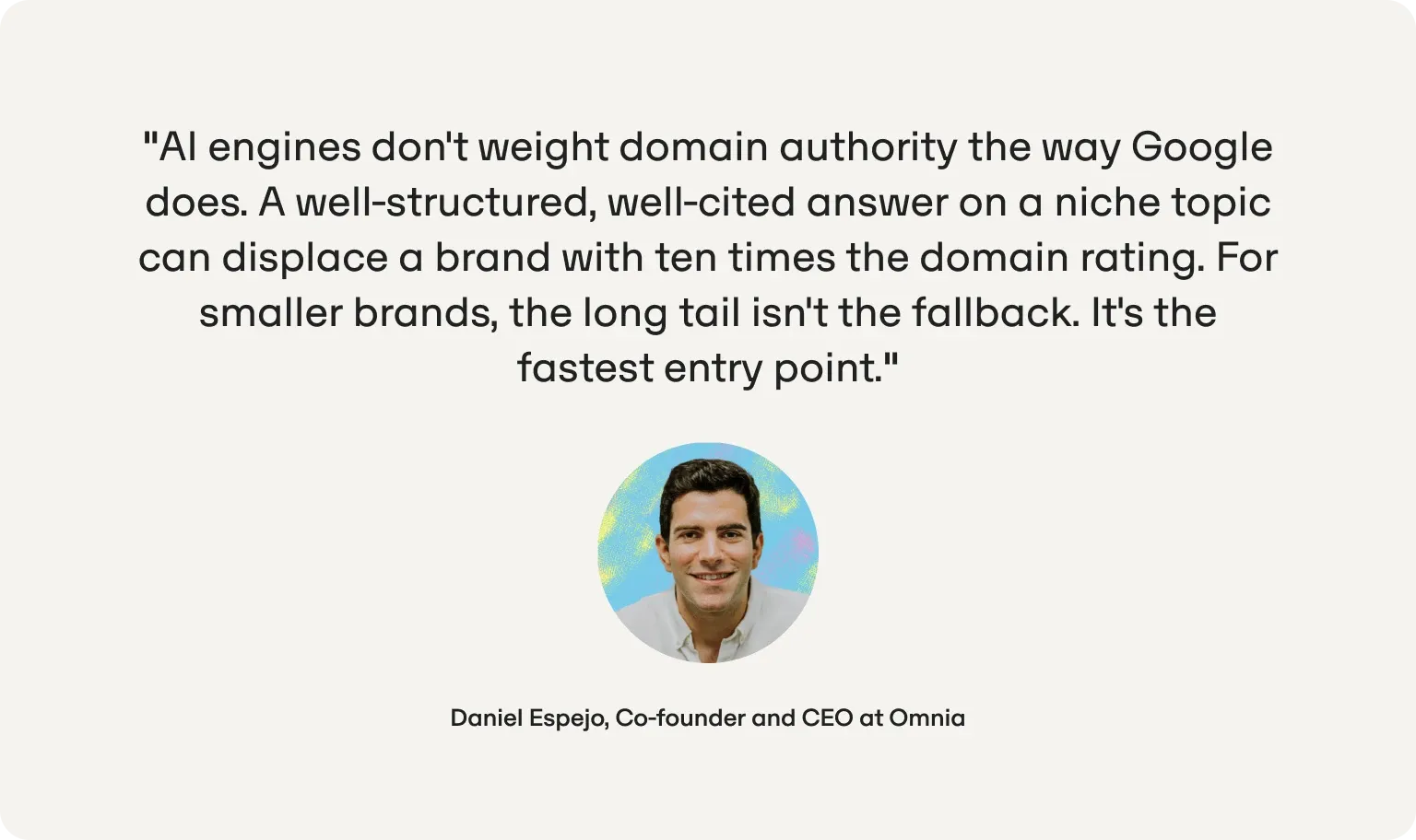 Cita de Daniel Espejo, cofundador y CEO de Omnia: una respuesta bien estructurada sobre un tema de nicho puede desplazar a una marca con diez veces más Domain Rating
